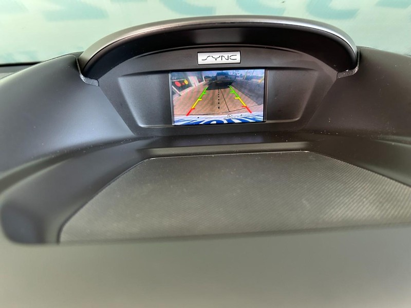 Ford Escape Vehicle Full-screen Gallery Image 13