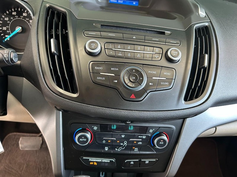 Ford Escape Vehicle Full-screen Gallery Image 14