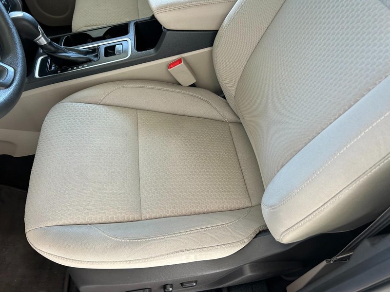 Ford Escape Vehicle Full-screen Gallery Image 19