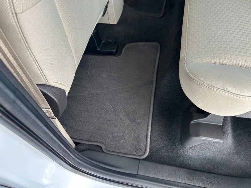 Ford Escape Vehicle Full-screen Gallery Image 23