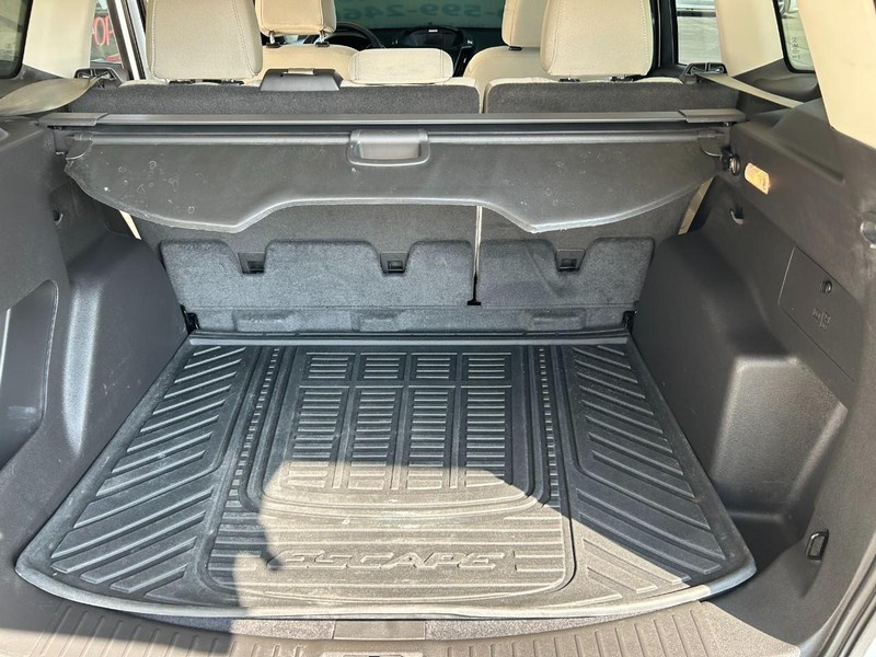 Ford Escape Vehicle Full-screen Gallery Image 25