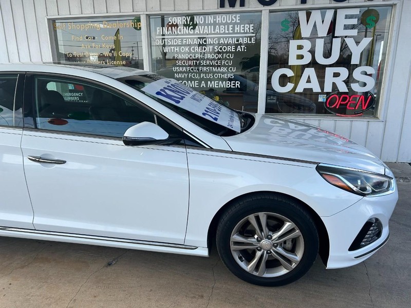 Hyundai Sonata Vehicle Full-screen Gallery Image 04