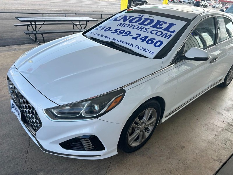 Hyundai Sonata Vehicle Full-screen Gallery Image 05