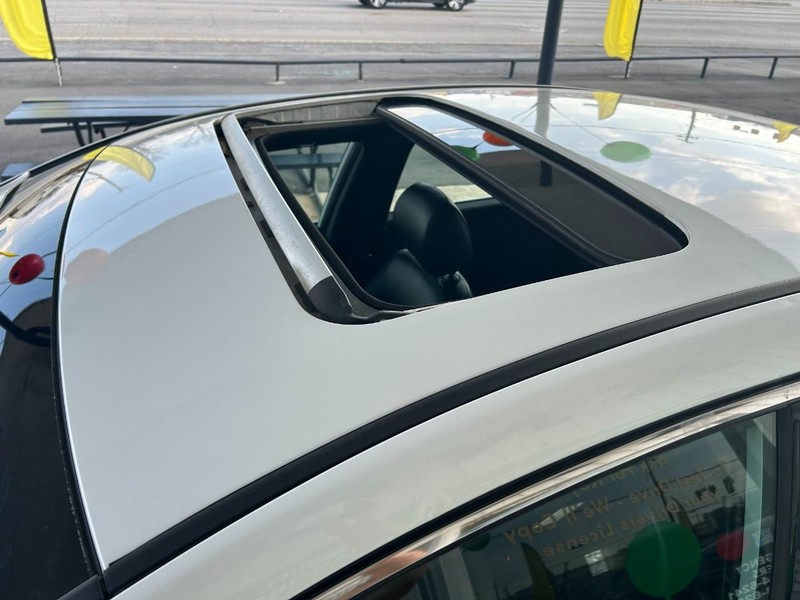 Hyundai Sonata Vehicle Full-screen Gallery Image 07