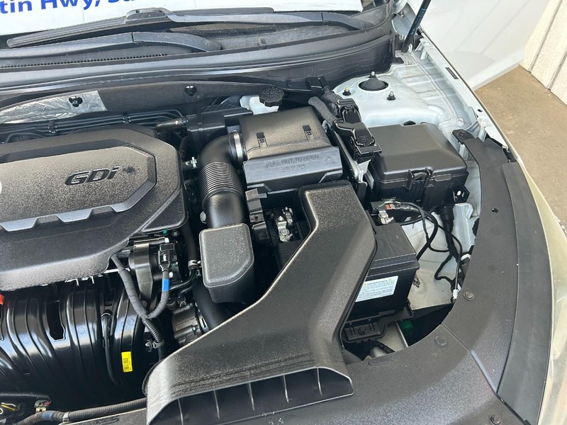 Hyundai Sonata Vehicle Full-screen Gallery Image 11