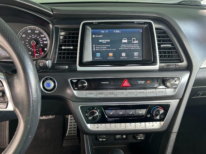 Hyundai Sonata Vehicle Full-screen Gallery Image 14