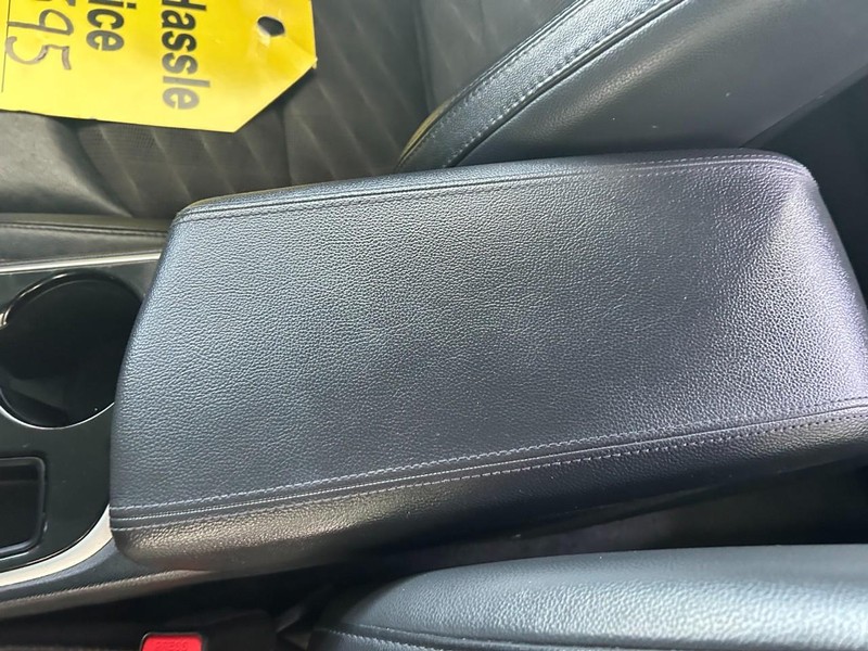 Hyundai Sonata Vehicle Full-screen Gallery Image 16