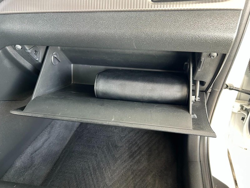 Hyundai Sonata Vehicle Full-screen Gallery Image 17