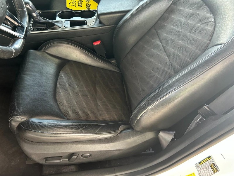 Hyundai Sonata Vehicle Full-screen Gallery Image 18