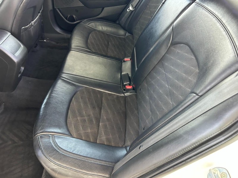 Hyundai Sonata Vehicle Full-screen Gallery Image 21