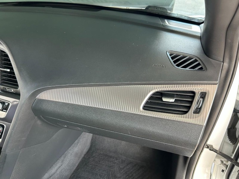 Hyundai Sonata Vehicle Full-screen Gallery Image 24