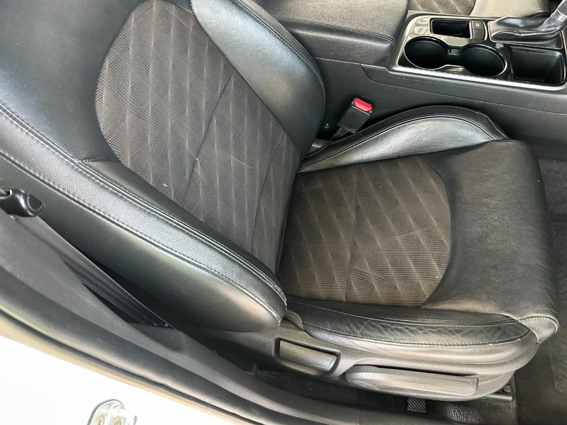 Hyundai Sonata Vehicle Full-screen Gallery Image 25