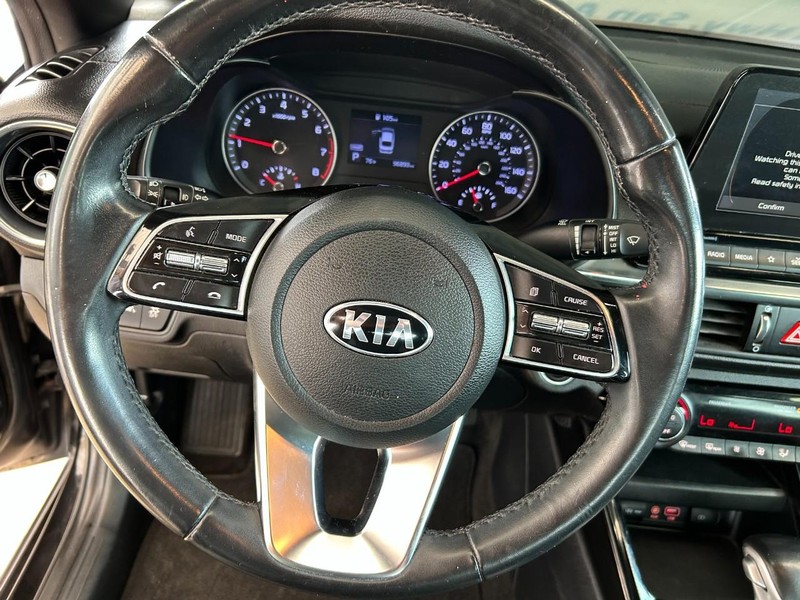 Kia Forte Vehicle Full-screen Gallery Image 12