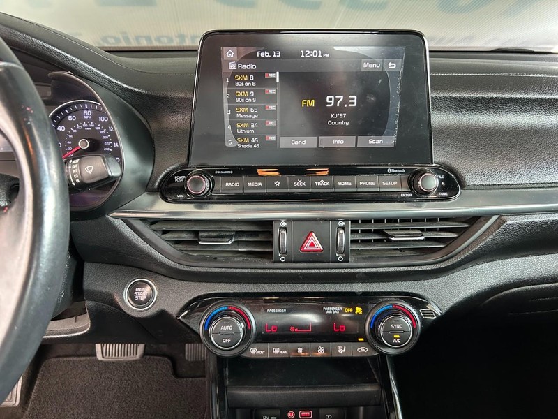 Kia Forte Vehicle Full-screen Gallery Image 14