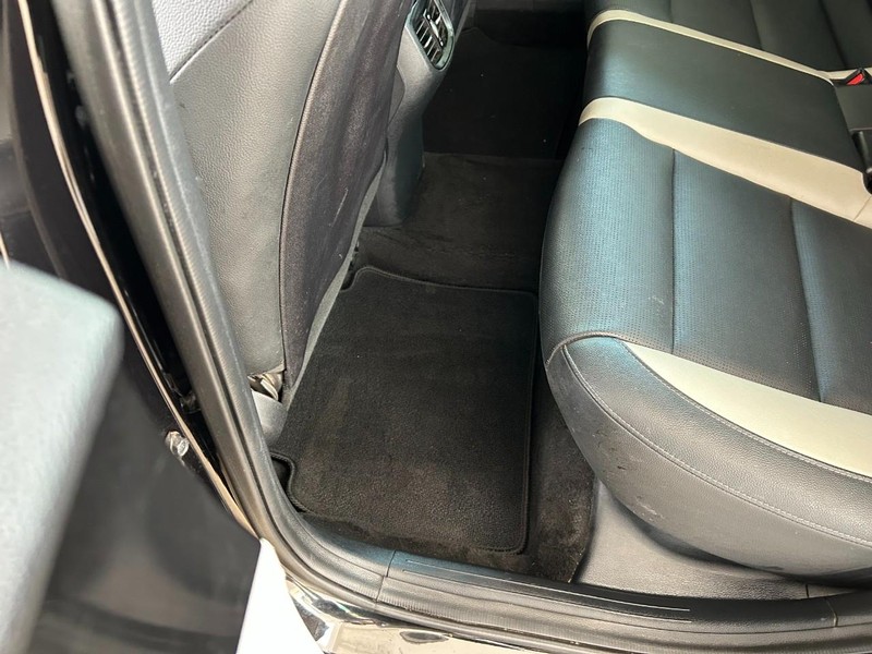 Kia Forte Vehicle Full-screen Gallery Image 21