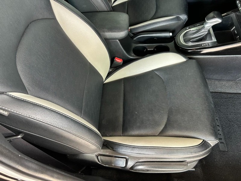 Kia Forte Vehicle Full-screen Gallery Image 24