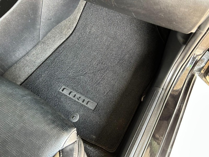 Kia Forte Vehicle Full-screen Gallery Image 25