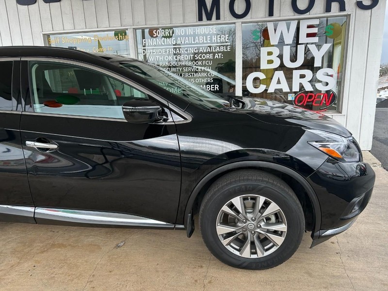 Nissan Murano Vehicle Full-screen Gallery Image 04