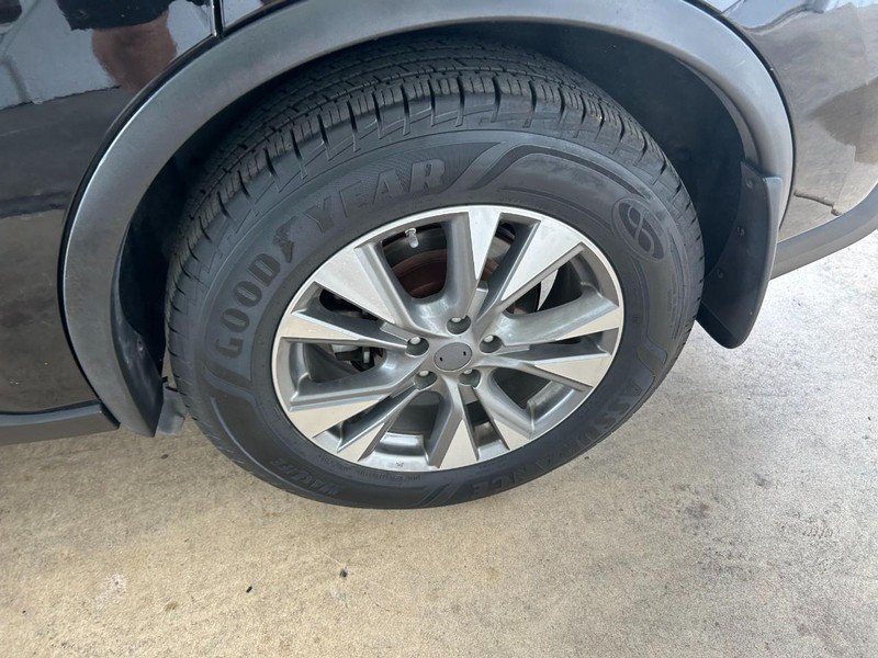 Nissan Murano Vehicle Full-screen Gallery Image 09