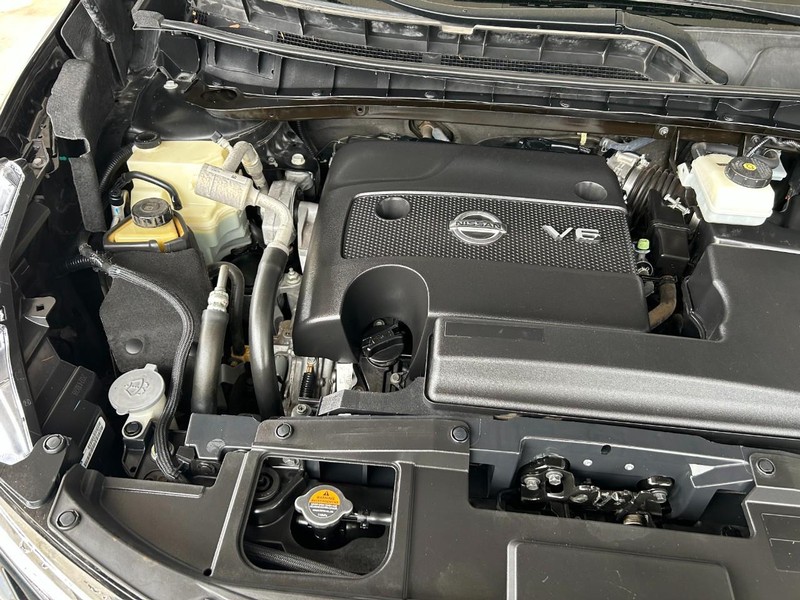 Nissan Murano Vehicle Full-screen Gallery Image 11