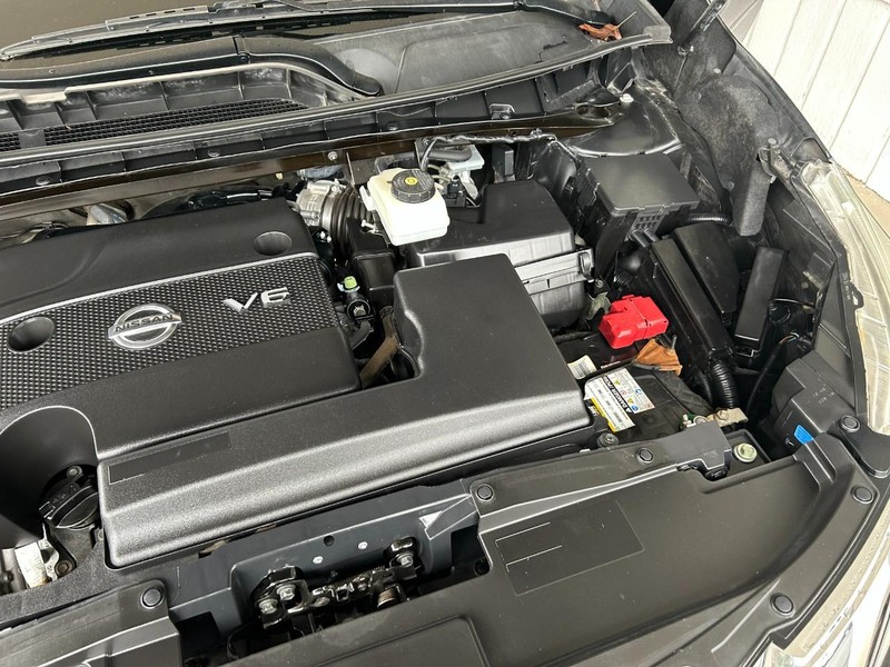 Nissan Murano Vehicle Full-screen Gallery Image 12