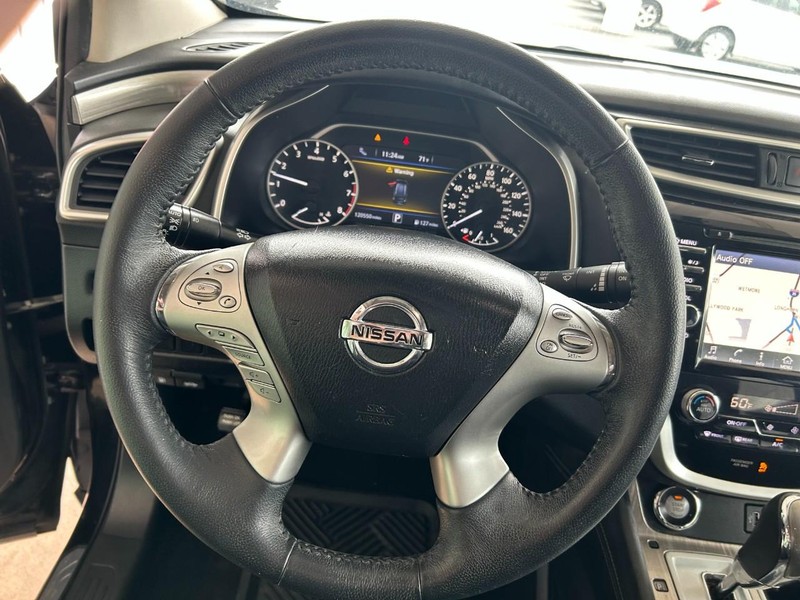 Nissan Murano Vehicle Full-screen Gallery Image 13