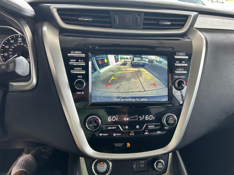 Nissan Murano Vehicle Full-screen Gallery Image 14