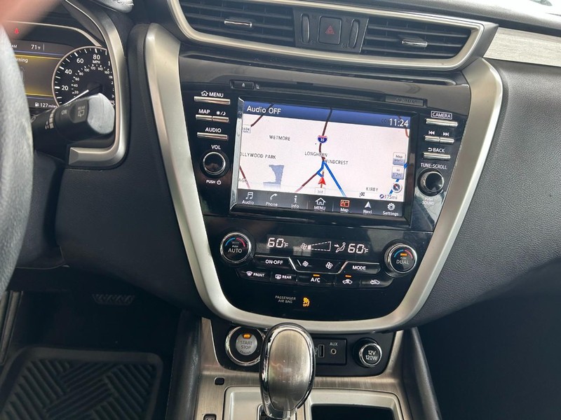 Nissan Murano Vehicle Full-screen Gallery Image 15