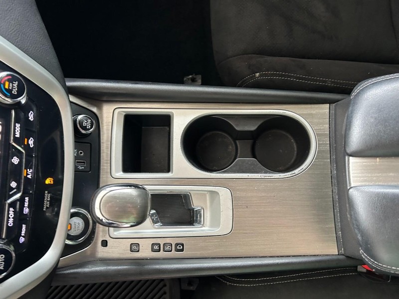 Nissan Murano Vehicle Full-screen Gallery Image 16