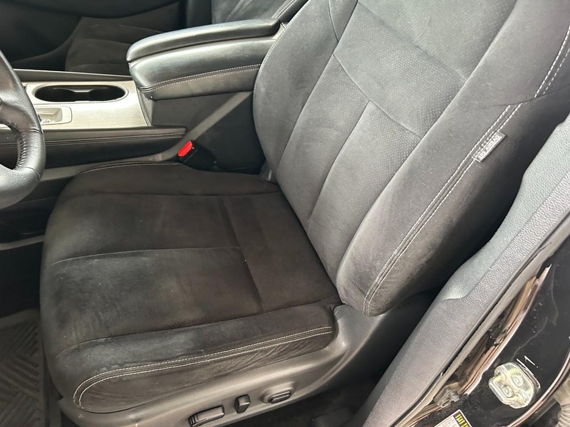 Nissan Murano Vehicle Full-screen Gallery Image 19