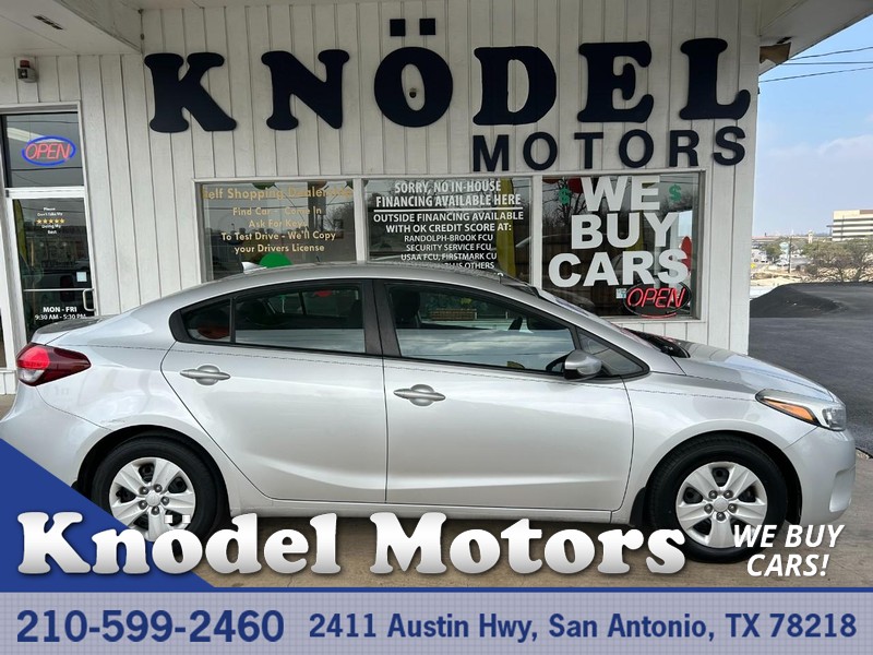 Kia Forte Vehicle Full-screen Gallery Image 01