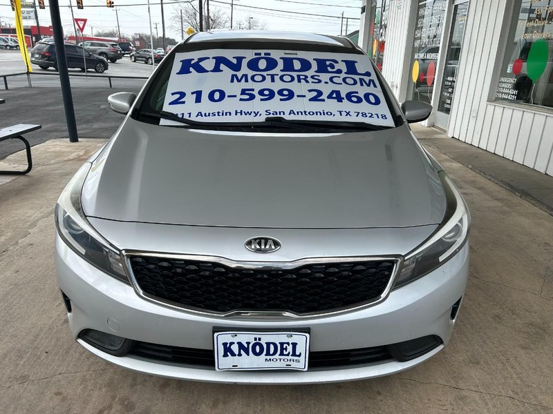 Kia Forte Vehicle Full-screen Gallery Image 02