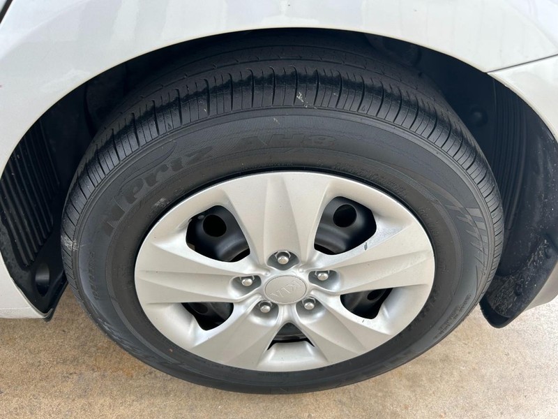 Kia Forte Vehicle Full-screen Gallery Image 07