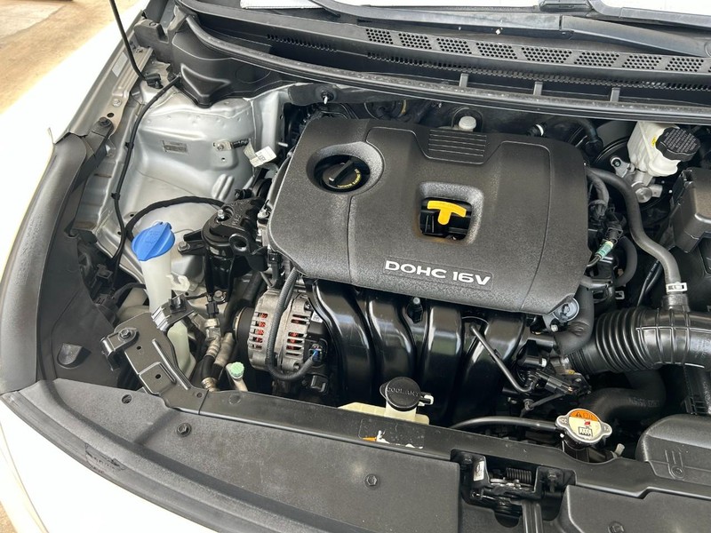 Kia Forte Vehicle Full-screen Gallery Image 09