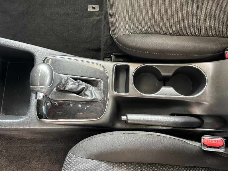 Kia Forte Vehicle Full-screen Gallery Image 12