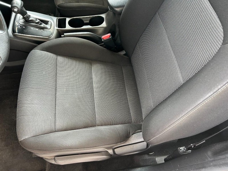 Kia Forte Vehicle Full-screen Gallery Image 14