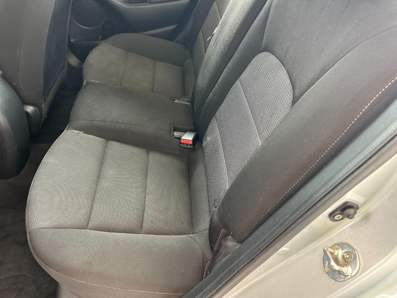 Kia Forte Vehicle Full-screen Gallery Image 17