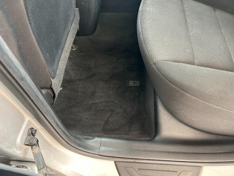 Kia Forte Vehicle Full-screen Gallery Image 19