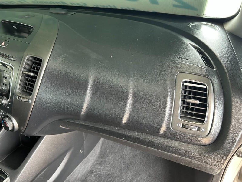 Kia Forte Vehicle Full-screen Gallery Image 21