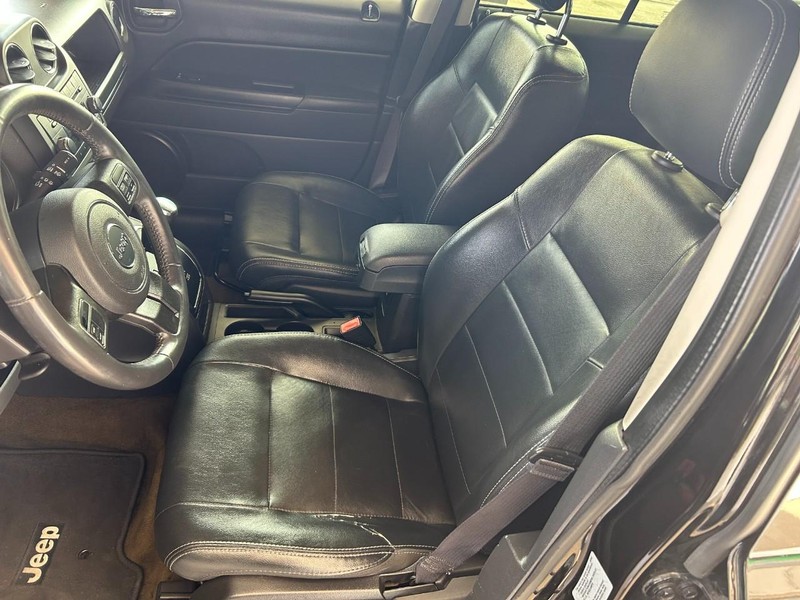 Jeep Patriot Vehicle Full-screen Gallery Image 08