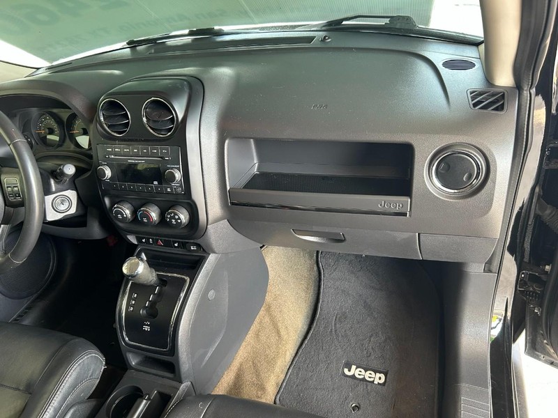 Jeep Patriot Vehicle Full-screen Gallery Image 15