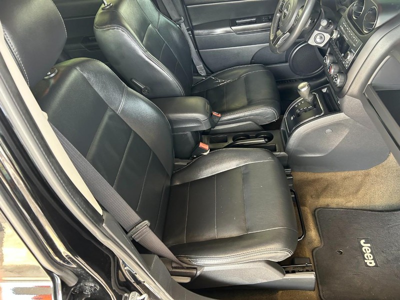 Jeep Patriot Vehicle Full-screen Gallery Image 16