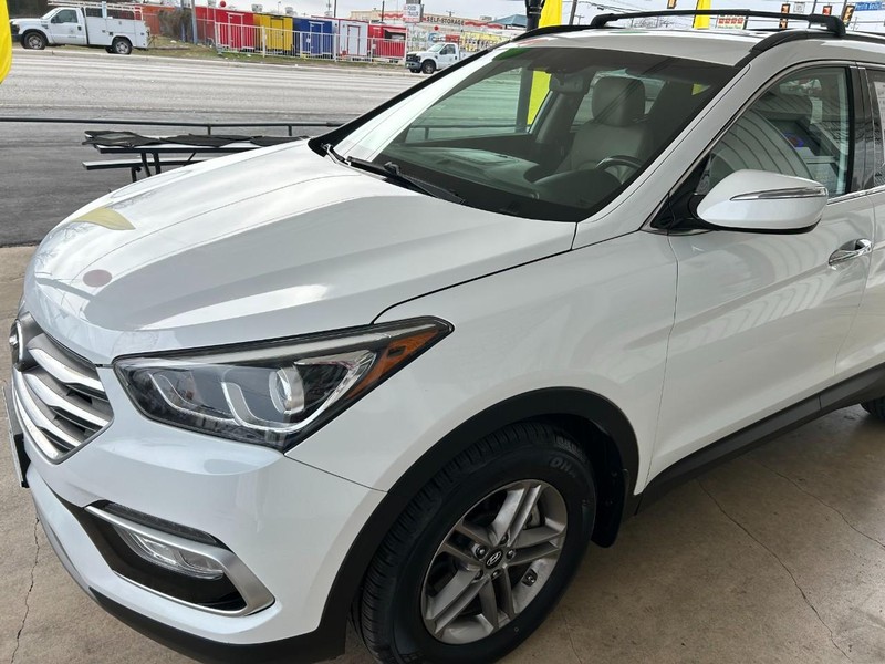 Hyundai Santa Fe Sport Vehicle Full-screen Gallery Image 05