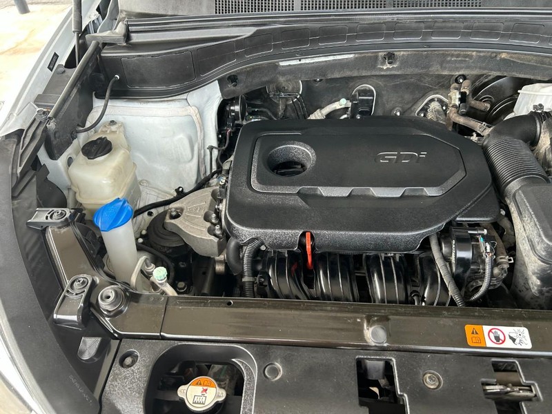 Hyundai Santa Fe Sport Vehicle Full-screen Gallery Image 10