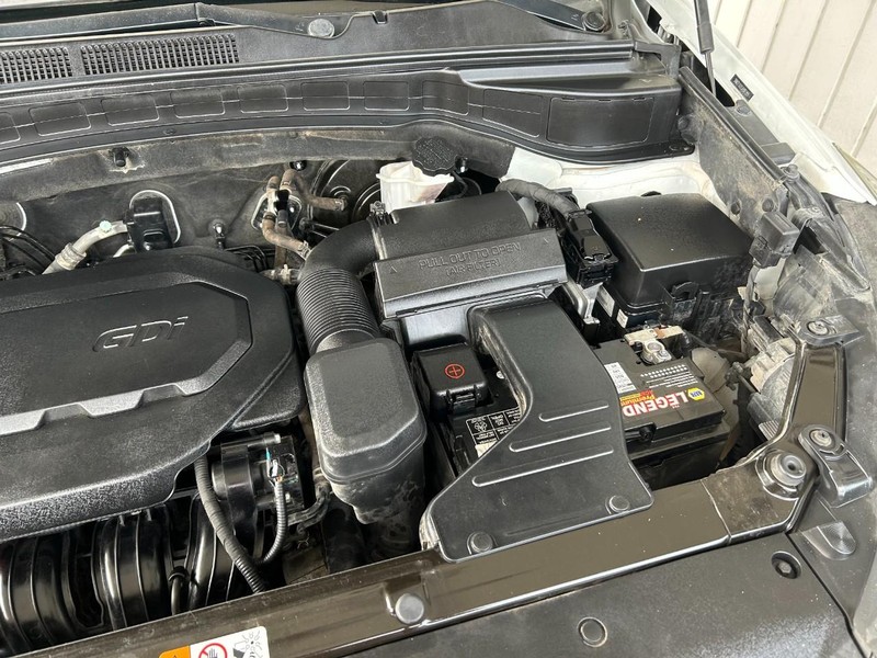 Hyundai Santa Fe Sport Vehicle Full-screen Gallery Image 11