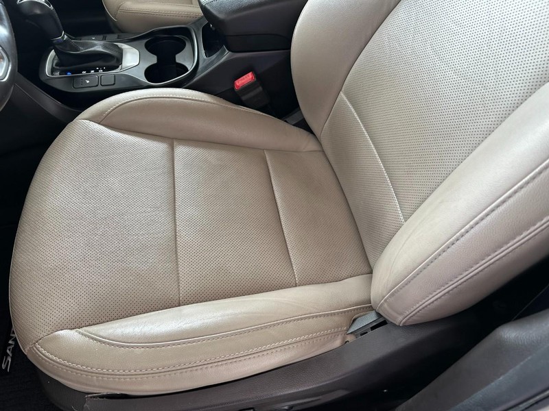 Hyundai Santa Fe Sport Vehicle Full-screen Gallery Image 17