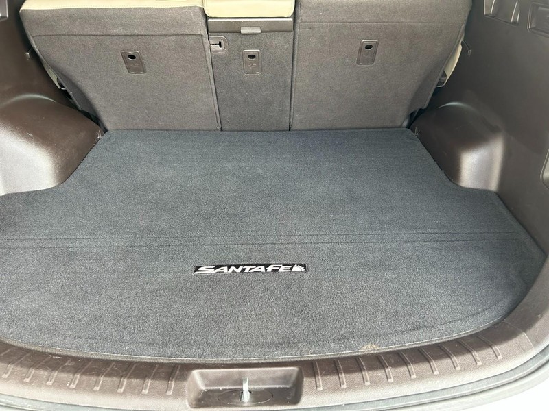 Hyundai Santa Fe Sport Vehicle Full-screen Gallery Image 23