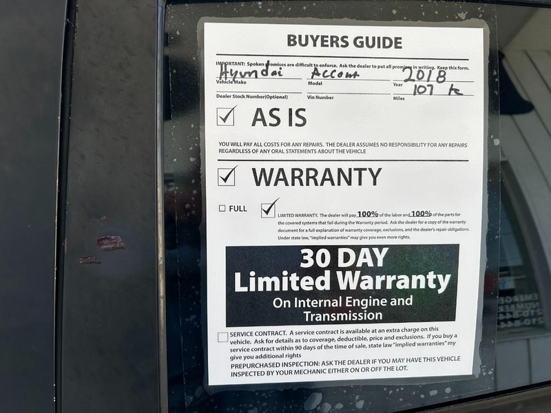 Hyundai Accent 4-Door Vehicle Full-screen Gallery Image 09