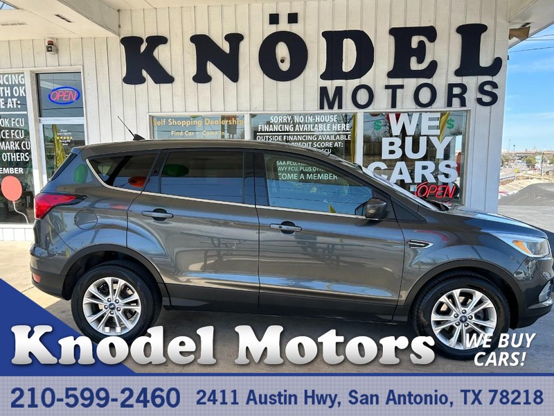 Ford Escape Vehicle Full-screen Gallery Image 01