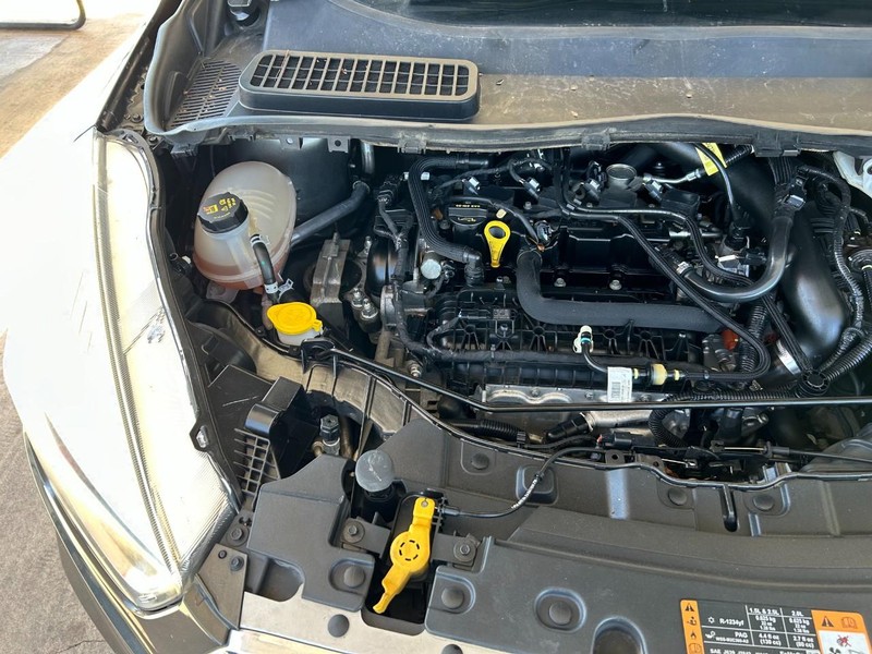 Ford Escape Vehicle Full-screen Gallery Image 10